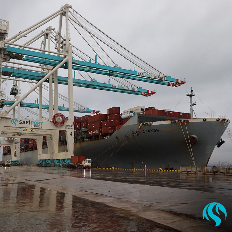 GLEN CANYON ship belonging to the Far East Service of ZIM, one of the most important container transportation companies in the world, called at our port.