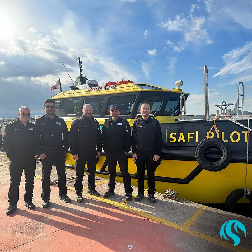 We maneuver 5 container ships departing from Darıca at the same time. With the most powerful pilot boat fleet in Marmara, Safiport offers flawless operations!