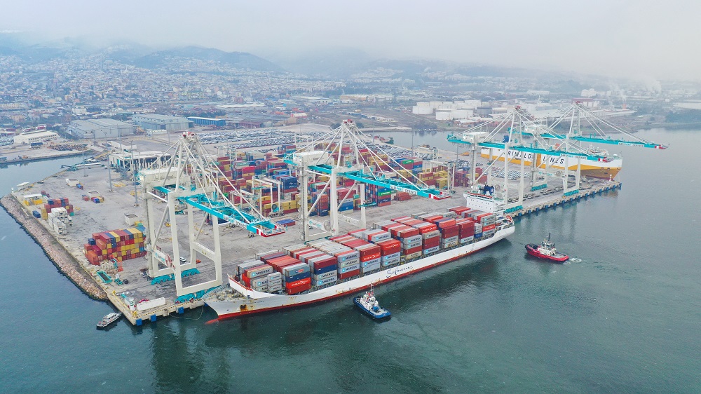 Maersk, as one of the world's largest container shipping companies, made a call to our port for the first time.With our fast and high  quality operational process, we safely sent off the ship named Safmarine Nuba from our port.