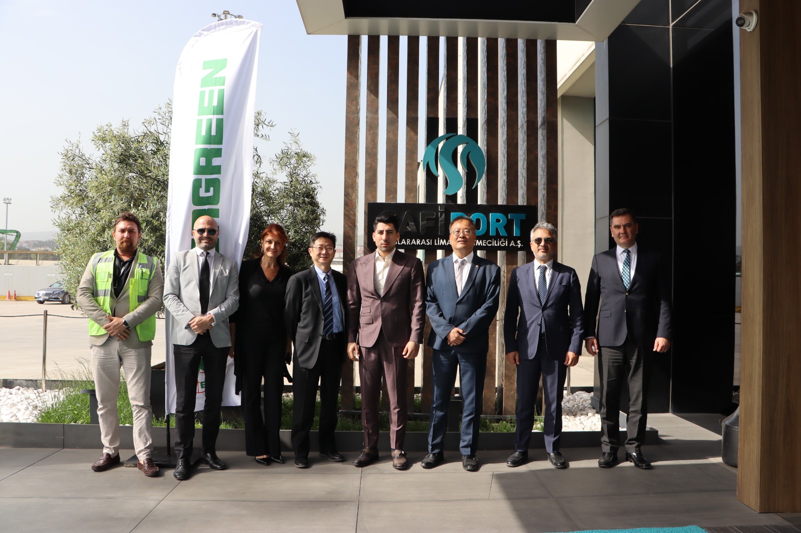 We welcomed Mr. Vincent H.Y. Huang, President of Evergreen Marine (UK), Mr. Jerry Chien, President of Evergreen Turkey, Mr. Ümit İncirkuş, Turkey Commercial Manager, Mr. Bahadır Çetinkaya, Istanbul Marketing and Sales Manager and Captain Mr. Uluç Gülsoy, Turkey Operations Manager. 