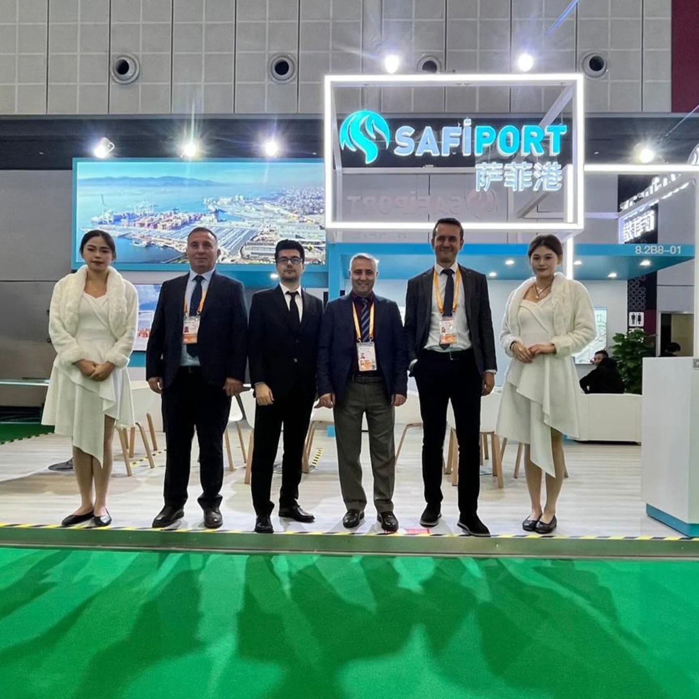 We are both contributing to the promotion of our country and creating new business partnerships at the fair, which is held in China's famous port city of Shanghai, where 3400 companies from 154 countries participate and products and services in many different sectors such as automotive, smart industry and information technologies are exhibited.