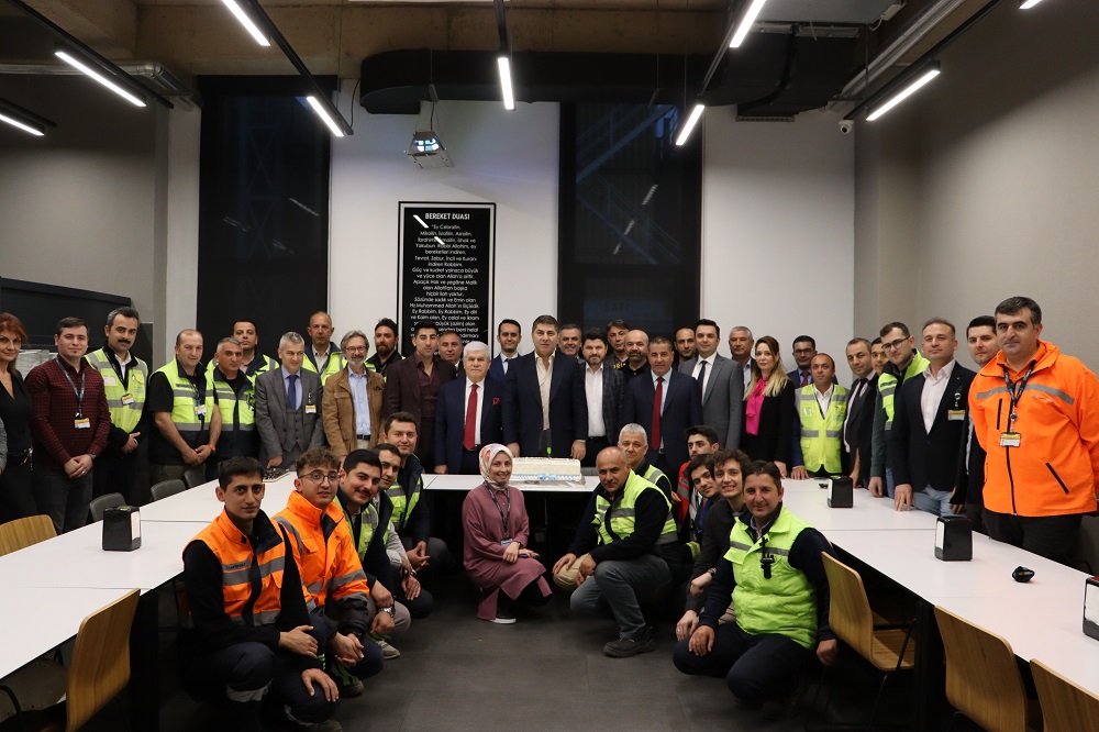 Record celebration from Safiport! A celebration was held for the team that successfully completed 12 ship operations at the same time with the most successful ship handling record of all time.